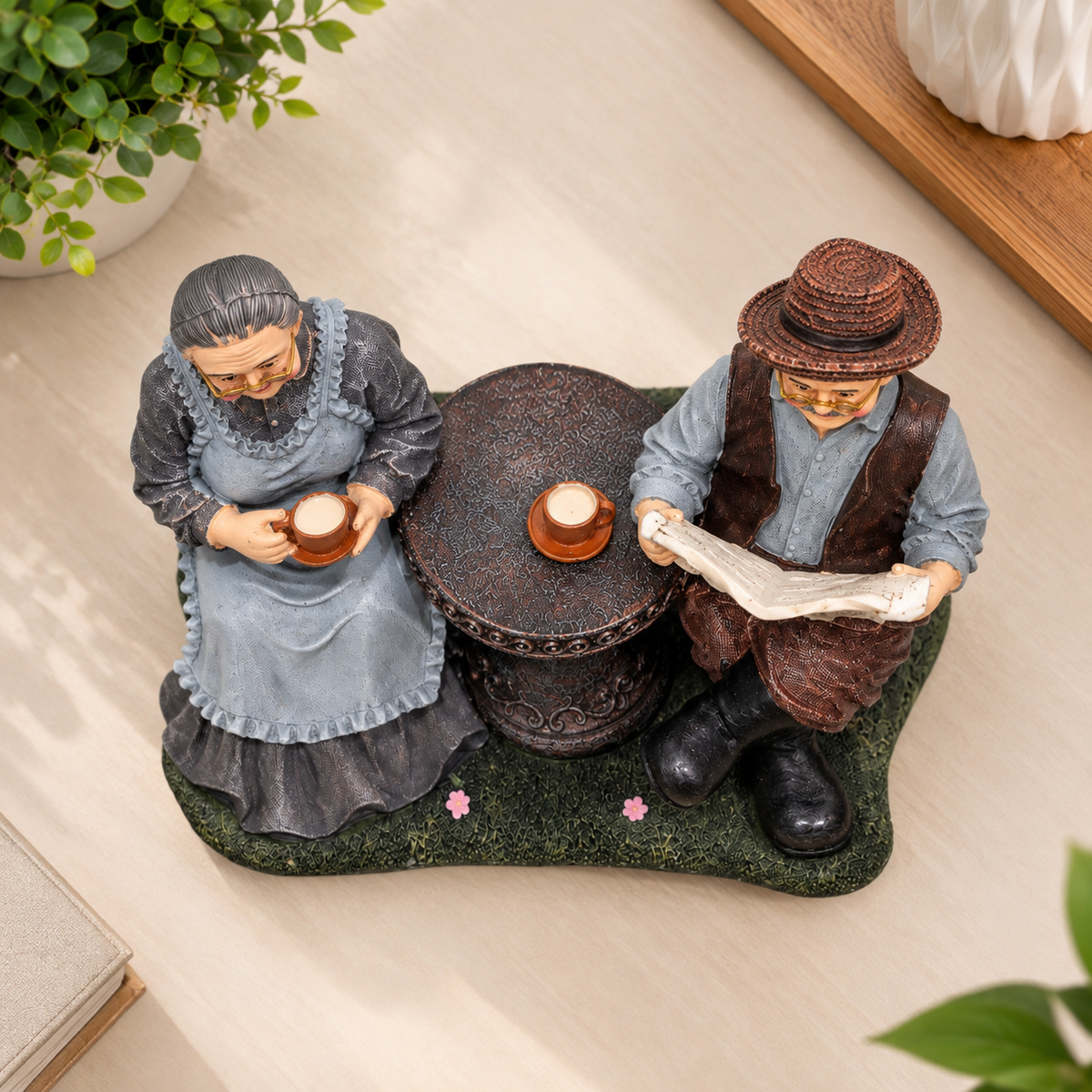 Old Couple Resin Showpiece with Decorative Table for Home Décor