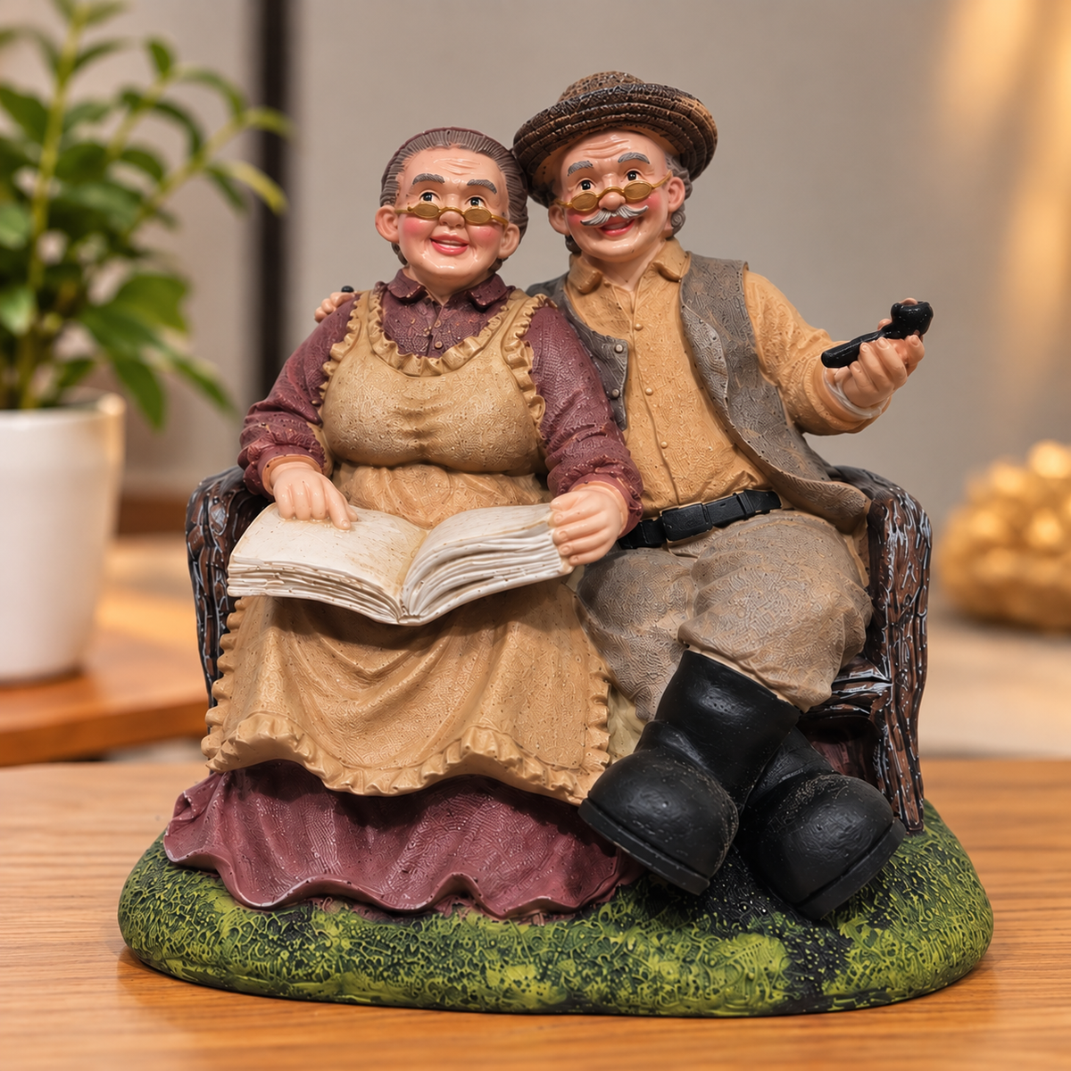 Old Couple Resin Showpiece for Home Décor