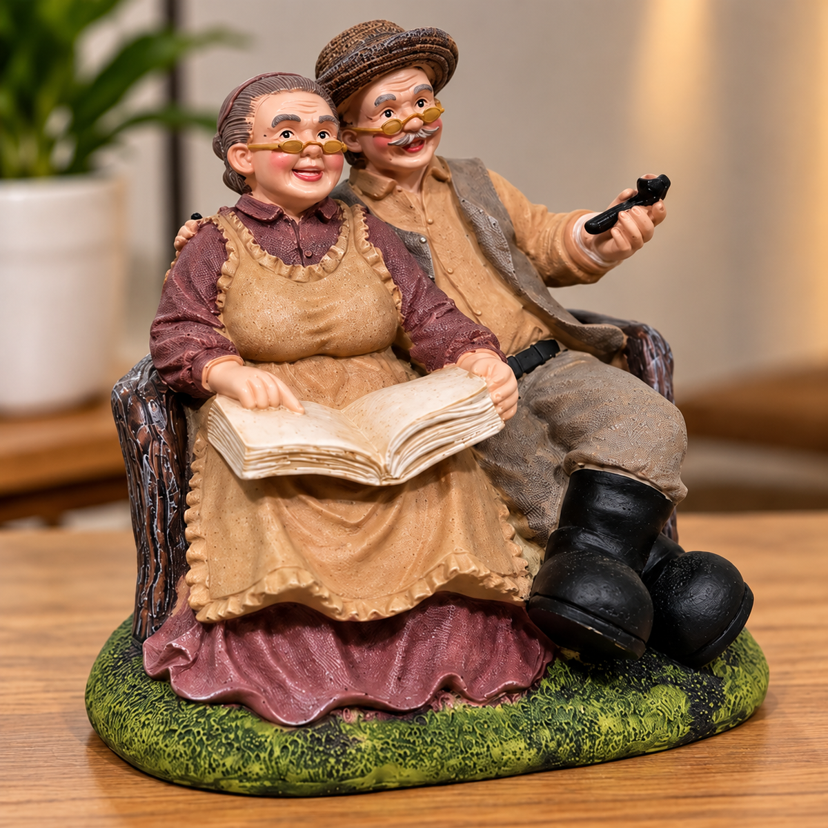 Old Couple Resin Showpiece for Home Décor